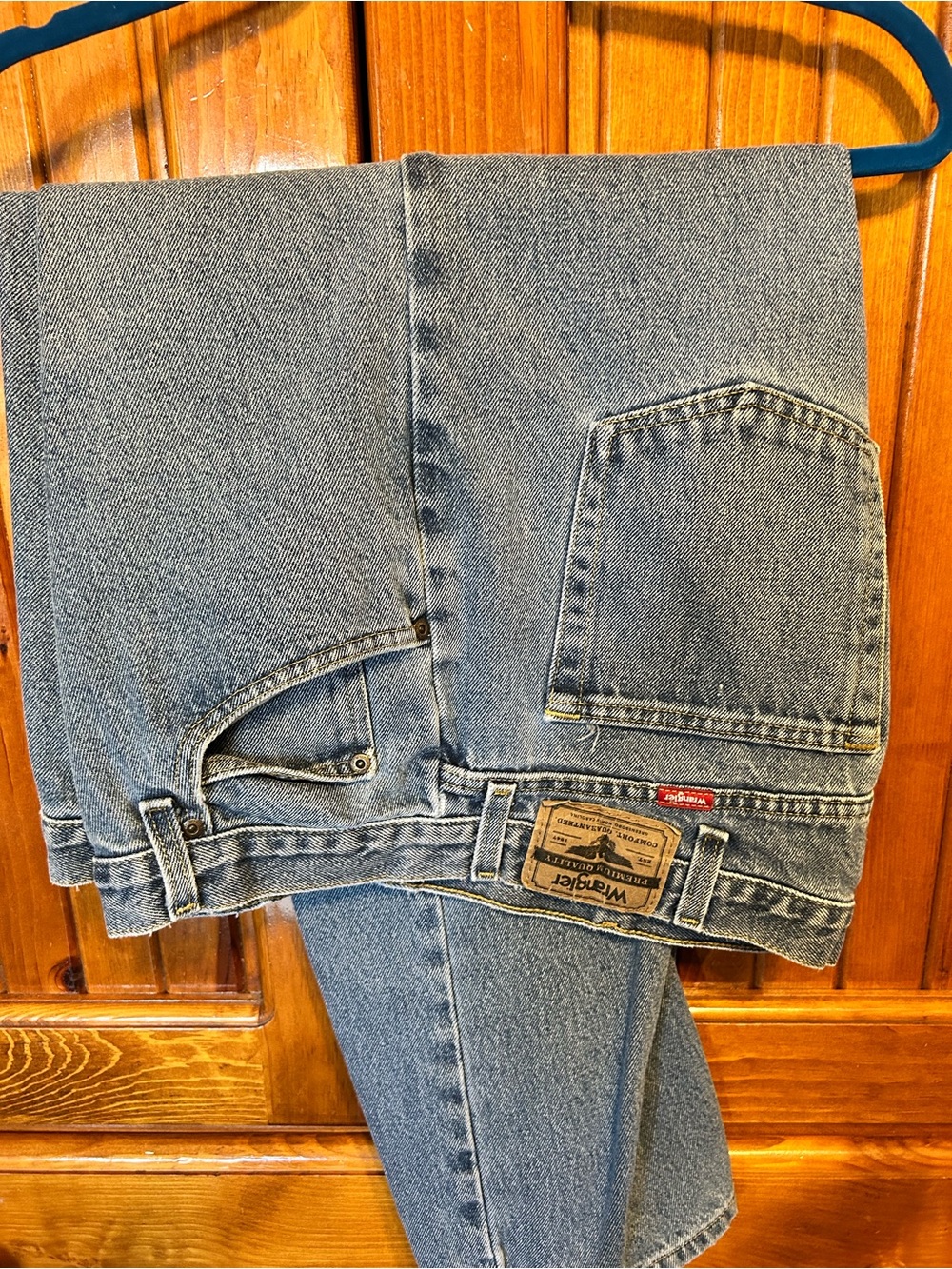 38X29 Wrangler Men’s Light Blue Relaxed Fit Jeans